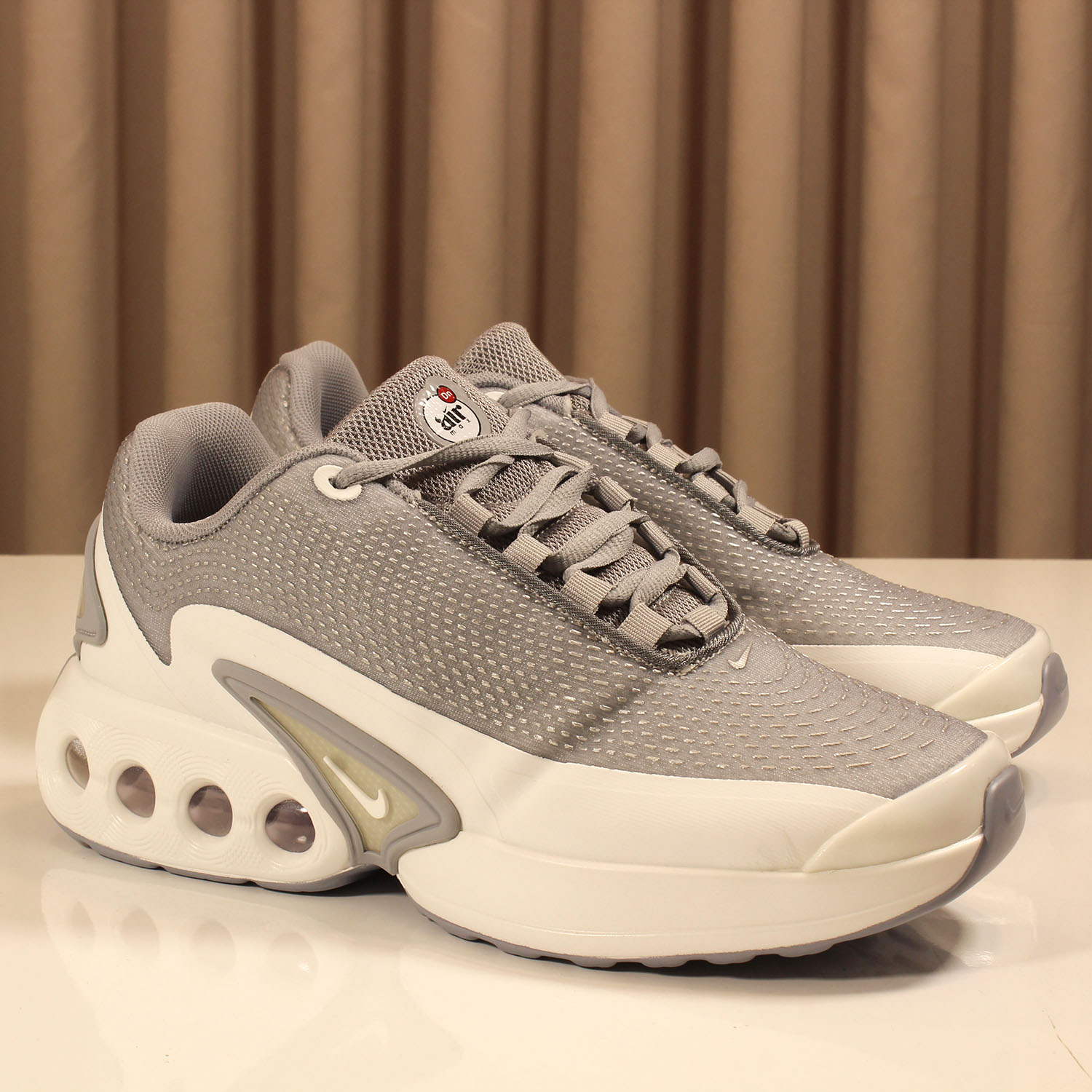 Kişilər üçün krosovkalar, boz, içərisi tekstil, üstü tekstil, alt hissəsi poli, B-25 8052-NIKE GRI